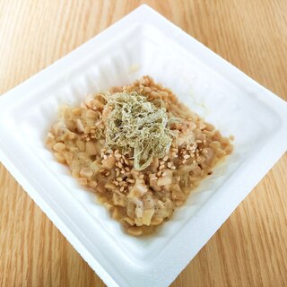 とろろ昆布とごまの納豆